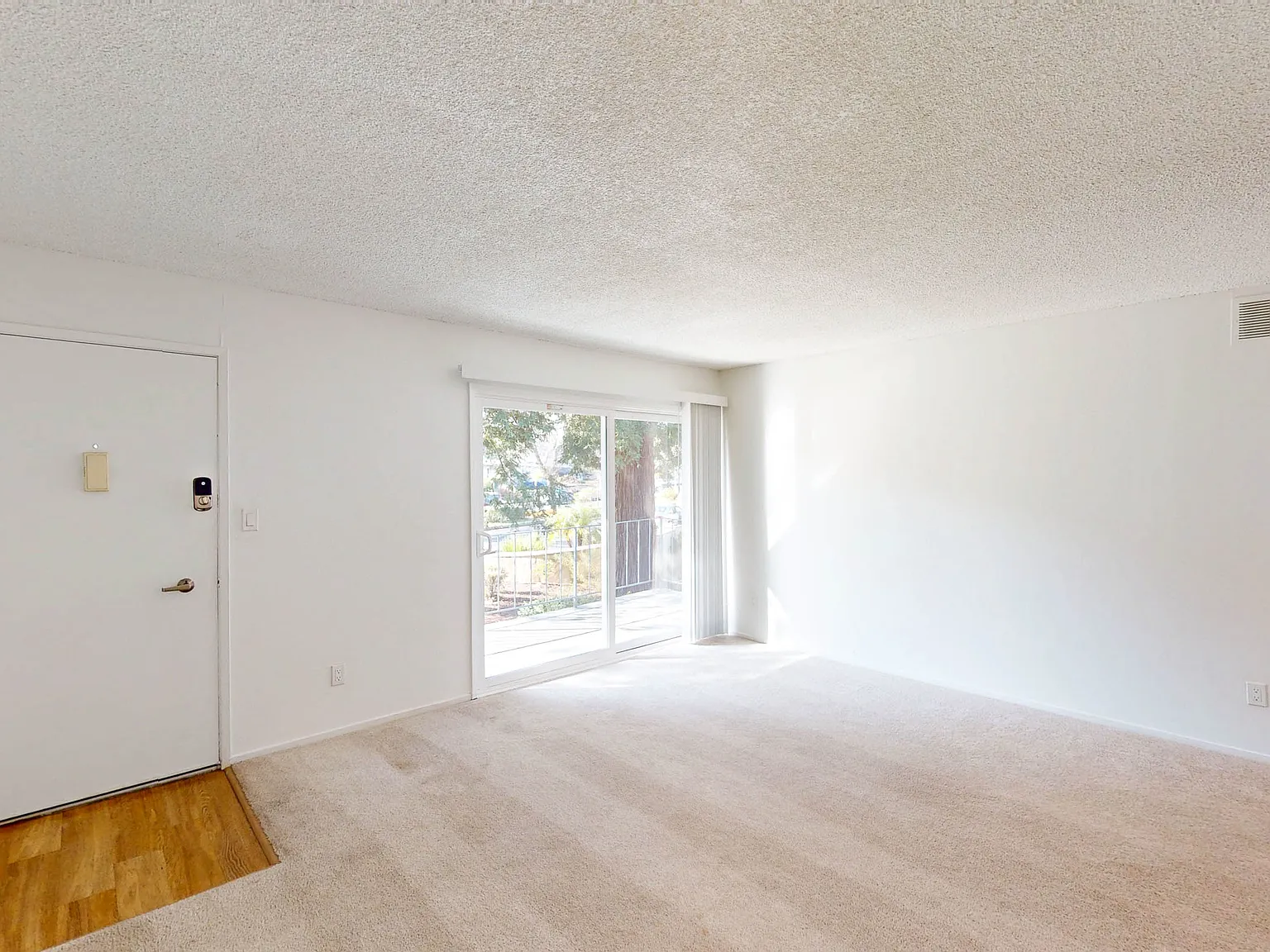 Updated 2 BR 1.5 Bath with Outdoor Deck! — Photo 4