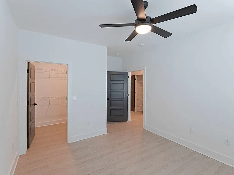 Sire Kingwood — Photo 120