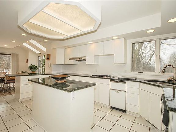 3rd image of 5916 Fox Hollow Ct