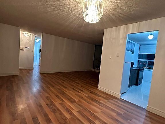 4th image of 15 Kensington Rd #1904