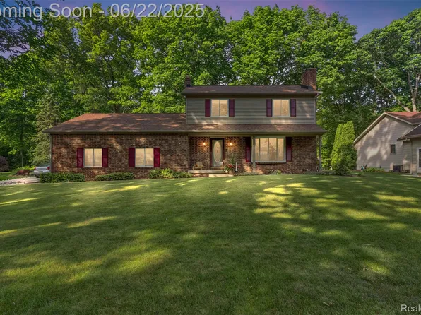 13256 Pine Valley Dr, Clio, MI 48420
