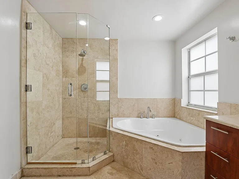 819 SW 7th Ave — Photo 27