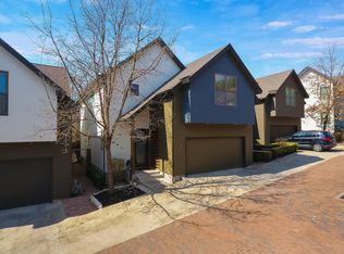 1513 Forest Trl APT 9, Austin, TX 78703