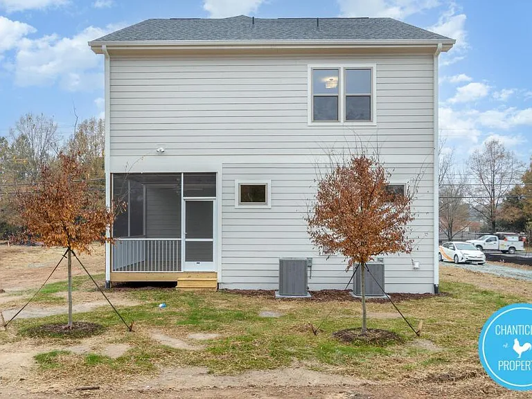 2307 Broad St — Photo 3