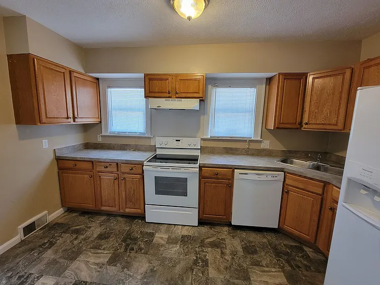 1444 S Bend Ave — Photo 29