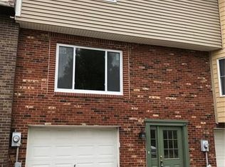 2005 Luehm Ave, N Versailles, PA 15137