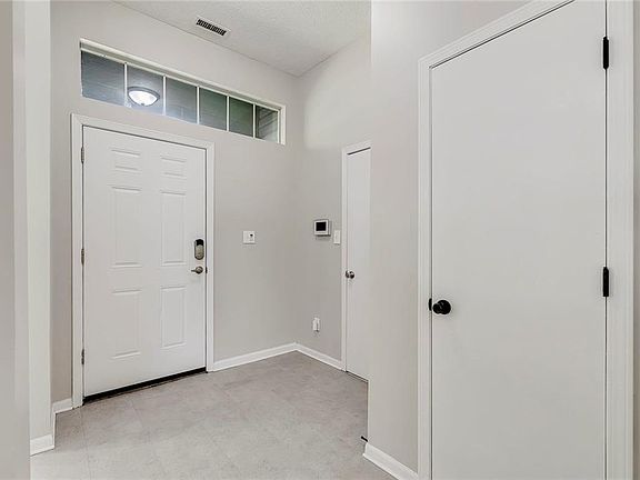 4th image of 1138 N Chattanooga Cir