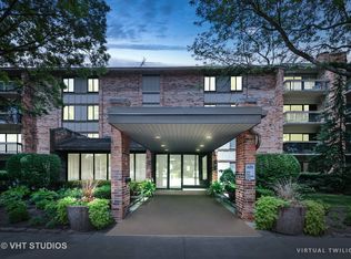 301 Lake Hinsdale Dr APT 112, Willowbrook, IL 60527