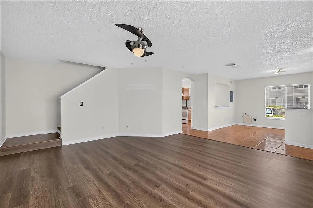 3 bed, 2.5 bath, 1364 sqft, $1,750 — Photo 4