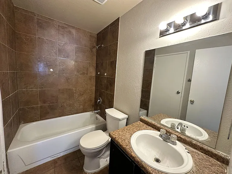 2420 Ellis St #C — Photo 11