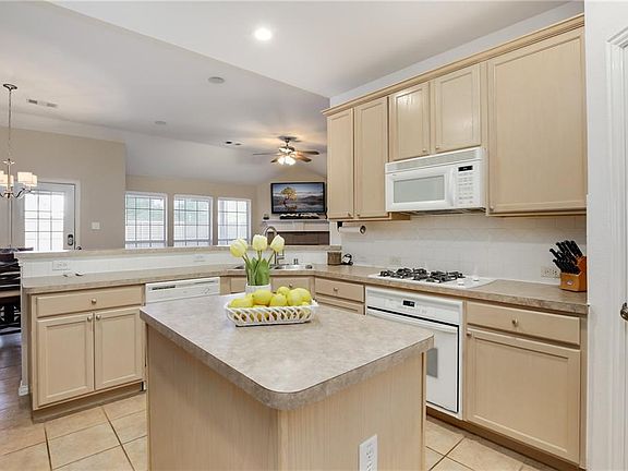 4th image of 6625 Brentwood Ln