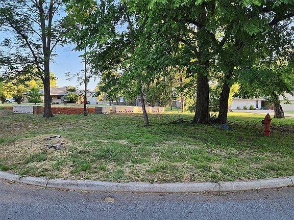 5th image of 1013 Woodbrook Dr #6