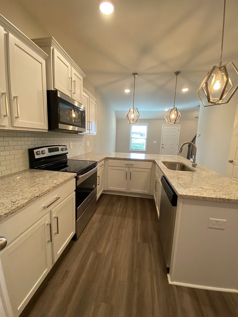 1020 Glenkirk Drive - B — Photo 4