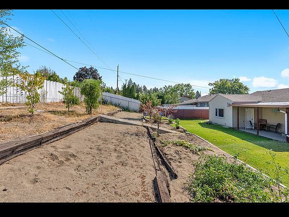 3rd image of 2404 W Houston Ave #2404