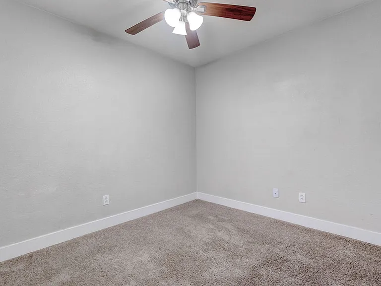 6469 Abbey Door Ct — Photo 23