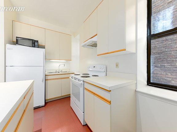 4th image of 101 W 10th St #2