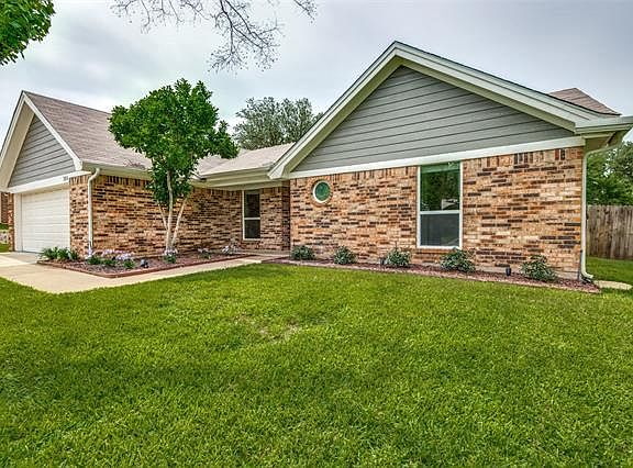 2nd image of 304 Norfolk Ct