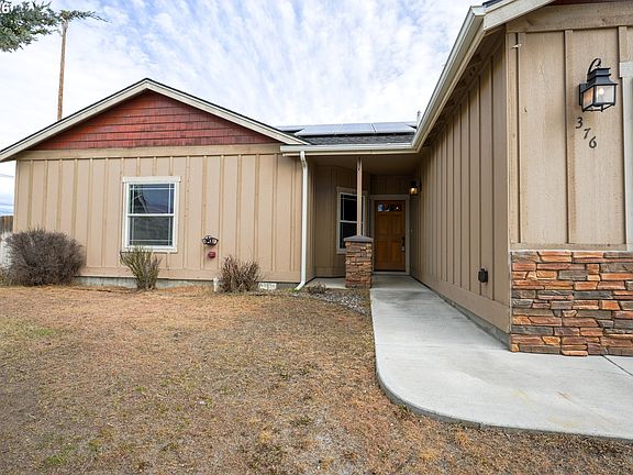 2nd image of 376 NW Crestview Ct