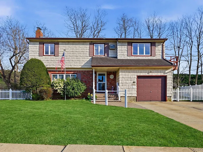 10 Leanore Dr — Photo 3