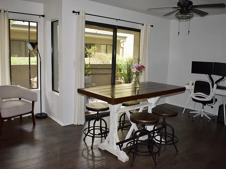 8565 Independence Ave #4 — Photo 4