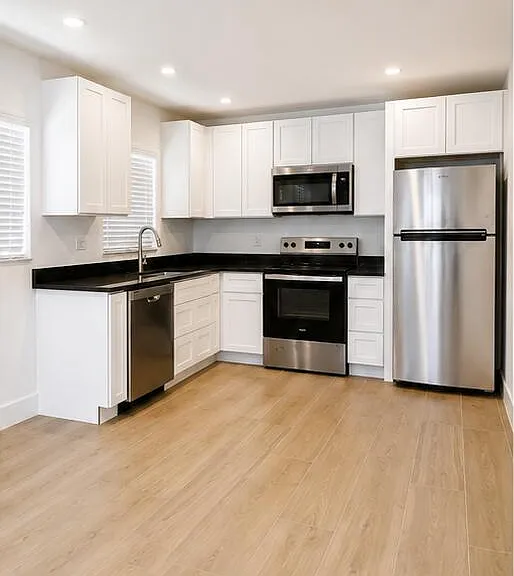2104 Dock St — Photo 1