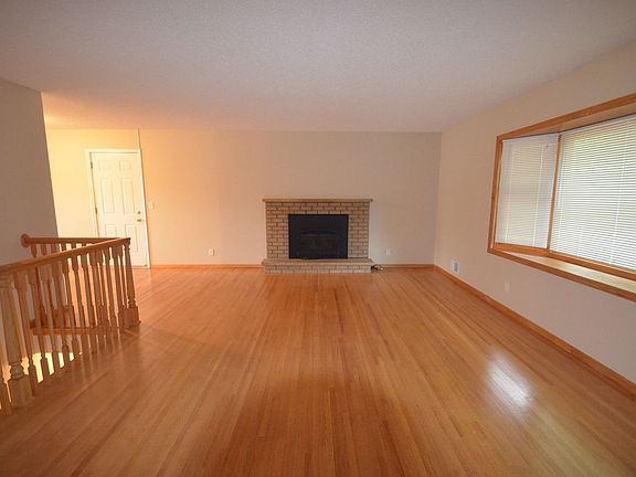 5th image of 1030 Polk Pl NE