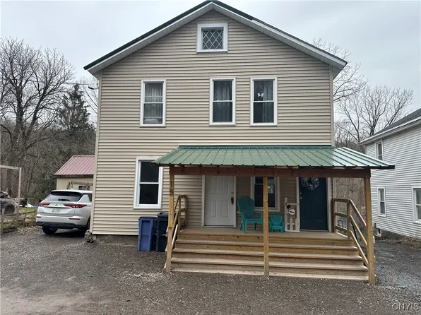 15 Railroad St, Clayville, NY 13322