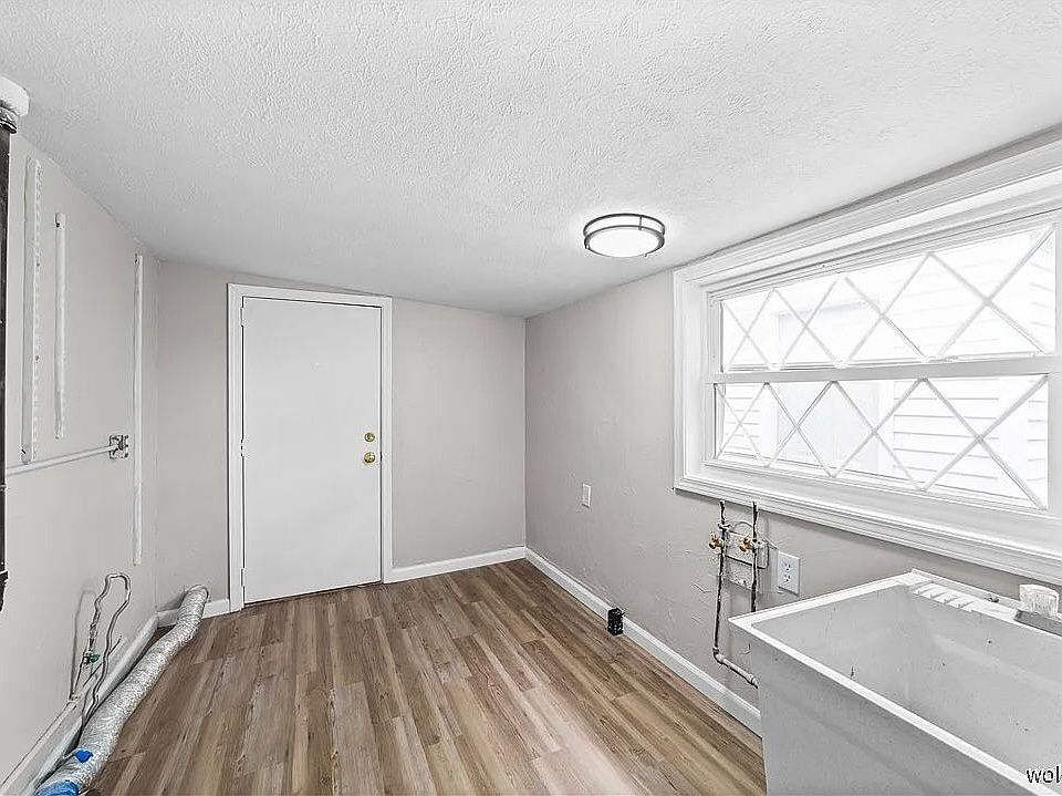 1st image of 7686 Pinehurst Dr #1