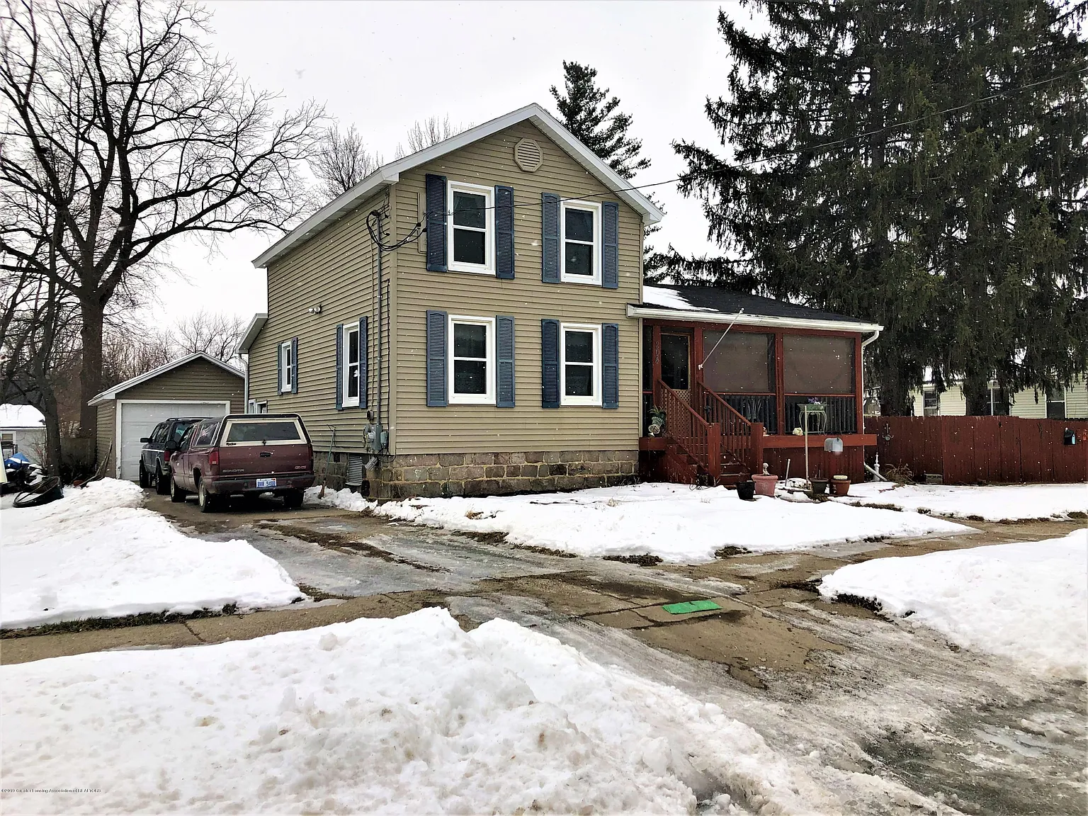 204 Ross St photo 1