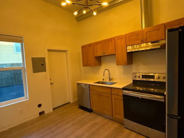 Broadway Station Apartments