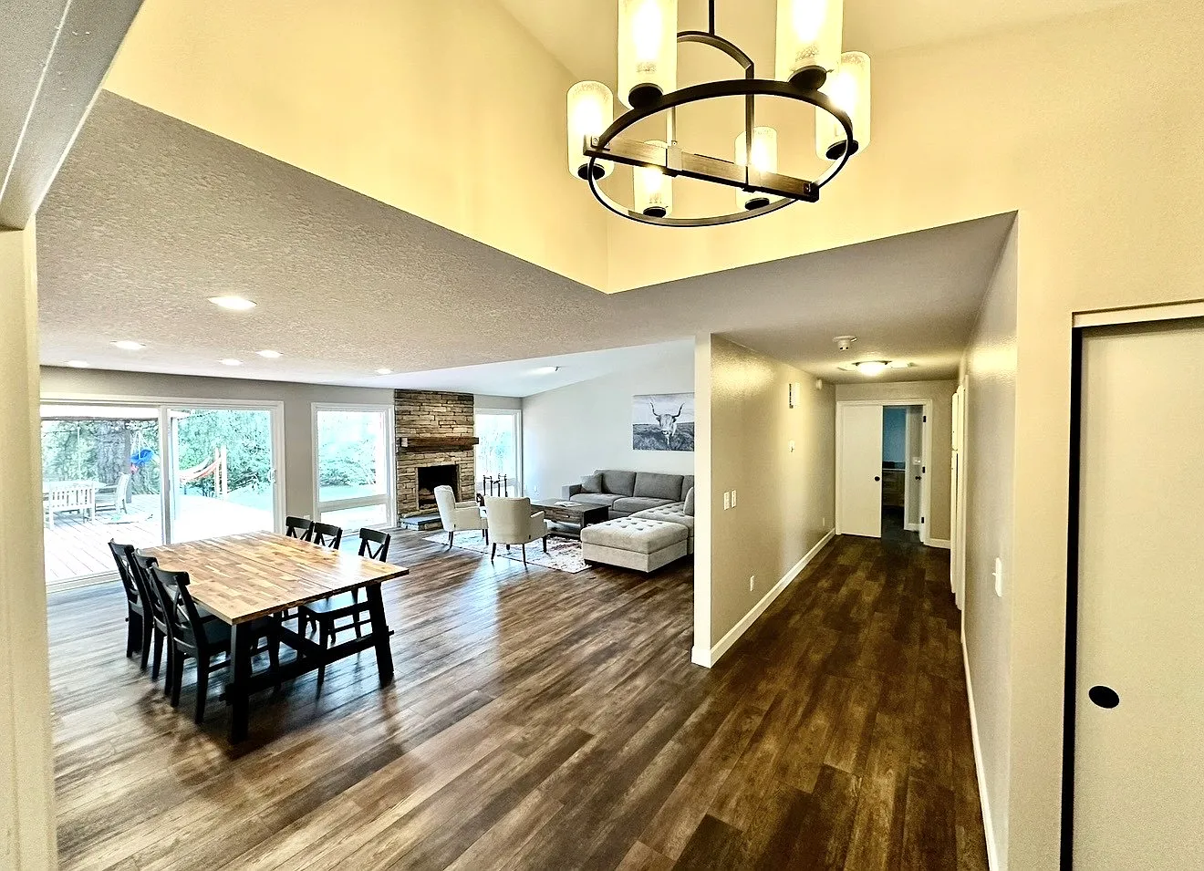 4 bed, 3426 sqft, $4,350 — Photo 3