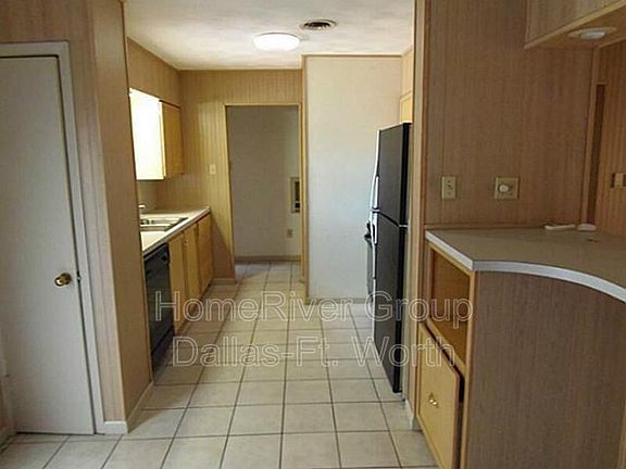 3rd image of 833 Jadewood Dr
