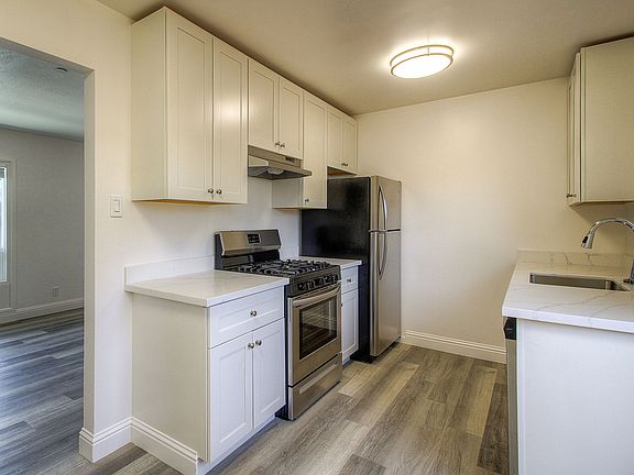 2nd image of 303 Farmers Ln APT 2