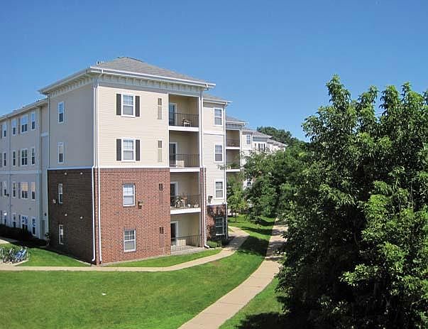 1st image of 609 Huron Blvd SE