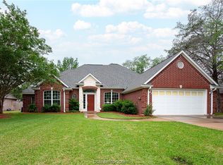 3910 Park Hurst Dr, Bryan, TX 77802