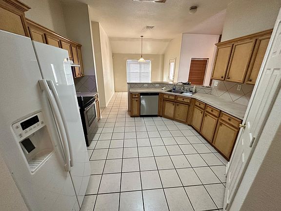 4th image of 2907 Wisteria Ln