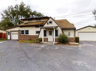 94 Frankhauser Rd, Williamsville, NY 14221
