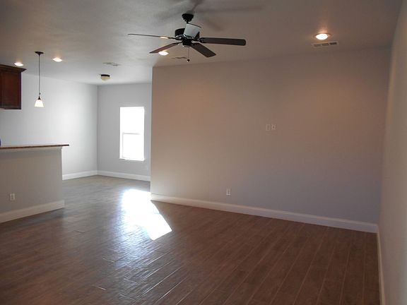 4th image of 2204 Oliver Cir