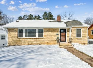 935 Indian Rdg, Dubuque, IA 52003