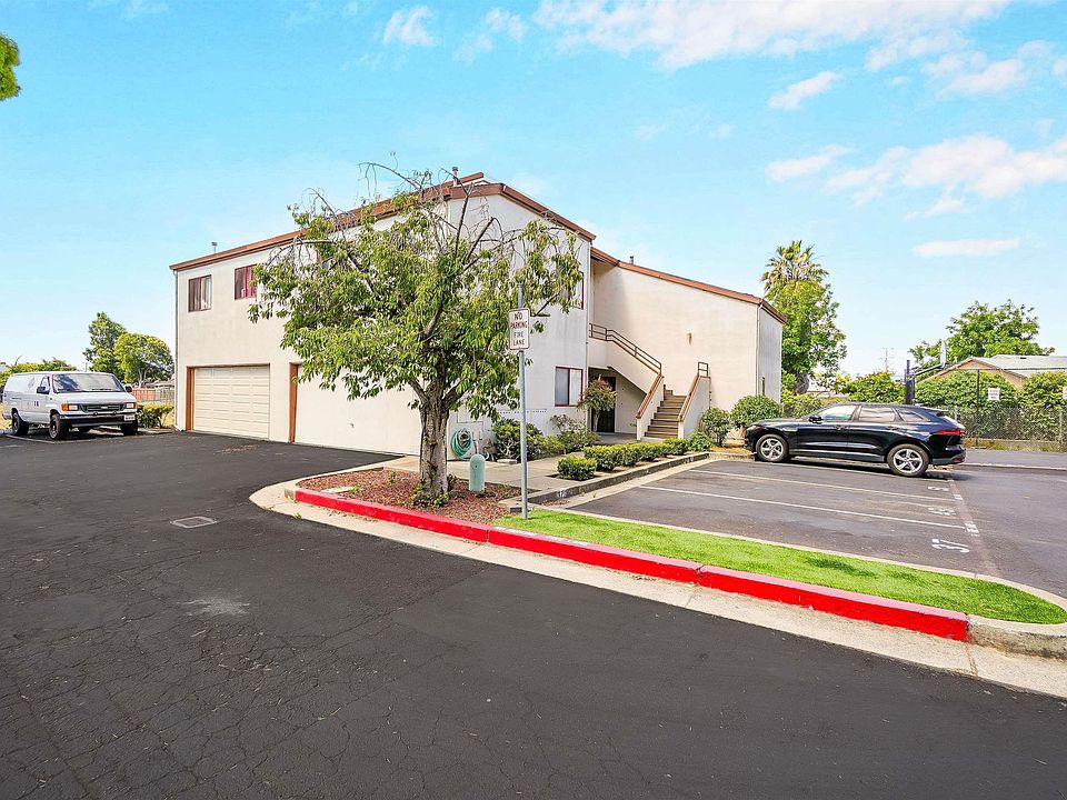 1st image of 27949 Thornton Ct #1B