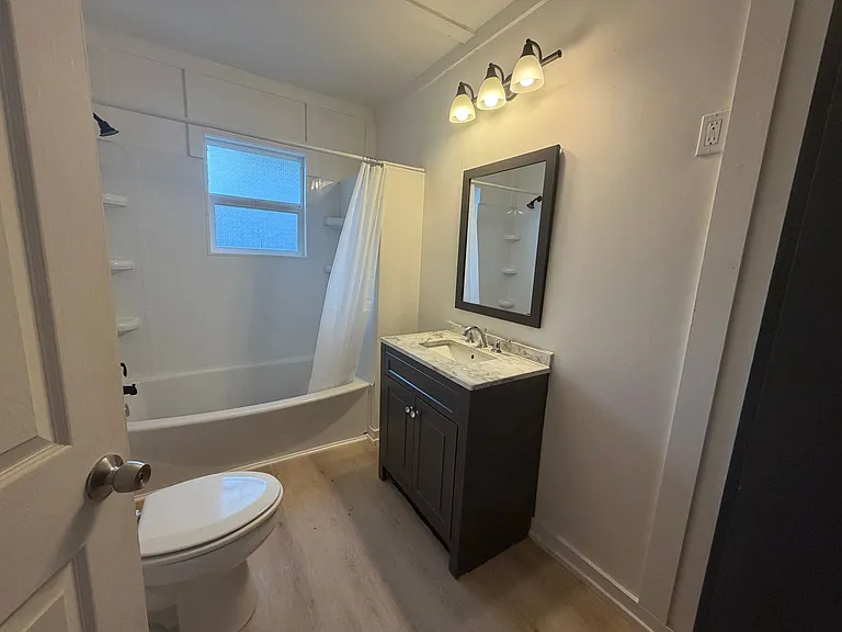 581-585 595 Highland Ave NE — Photo 7