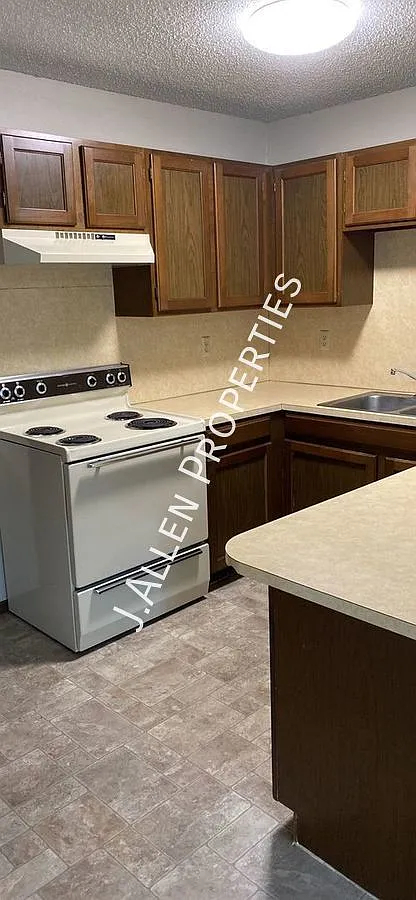 Rarely Available 1 bed, 1 bath — Photo 3