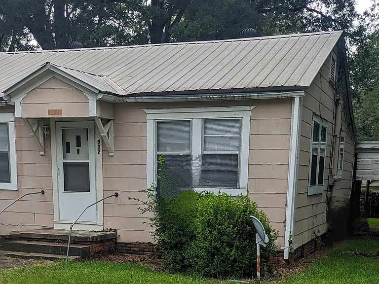 802 McCreight St — Photo 1