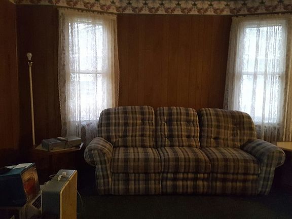 4th image of 110 E South St