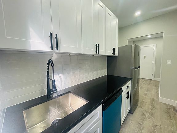 3rd image of 5995 Riverdale Ave APT 3R