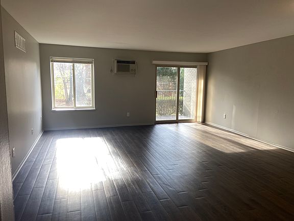 5th image of 925 Laprairie St APT 215