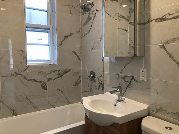 4th image of 943 Pavonia Ave #42E