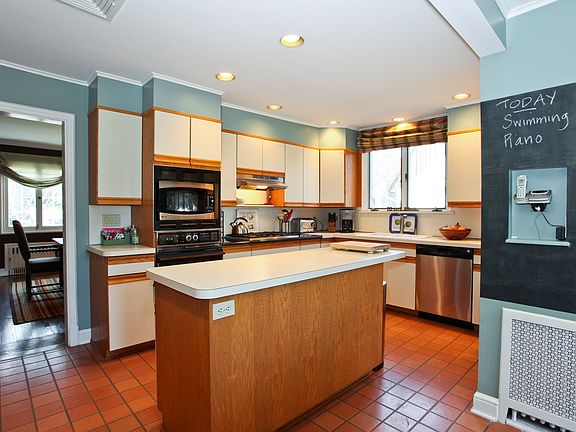 2nd image of 5 Glen Eagles Dr