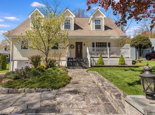 24 Hilltop Rd, Naugatuck, CT 06770