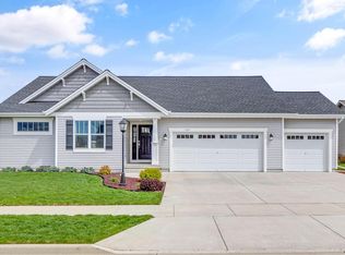 1319 Shoal Ridge Rd, Oconomowoc, WI 53066